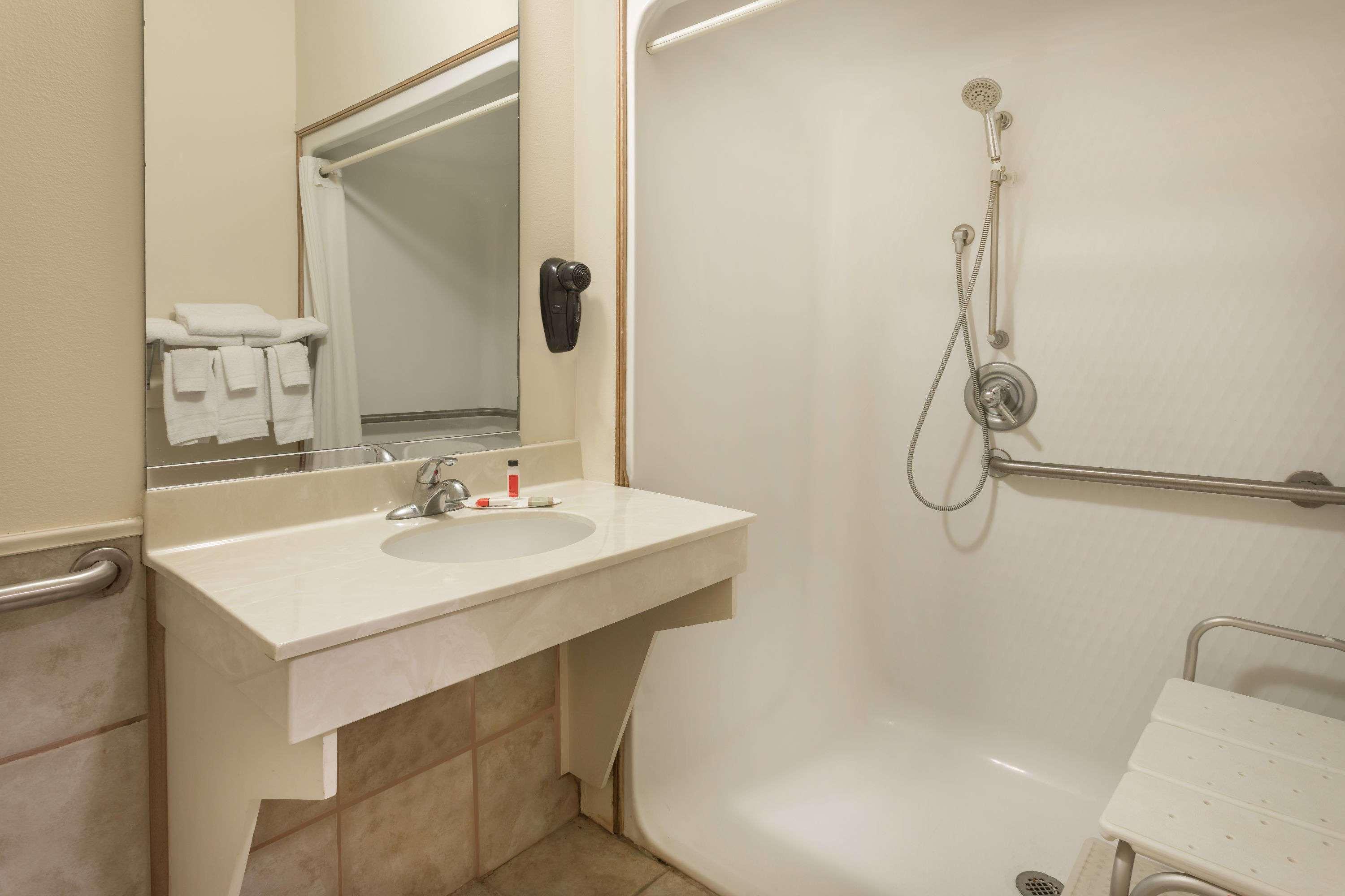 Super 8 By Wyndham Duson Lafayette West Area Motel Bagian luar foto