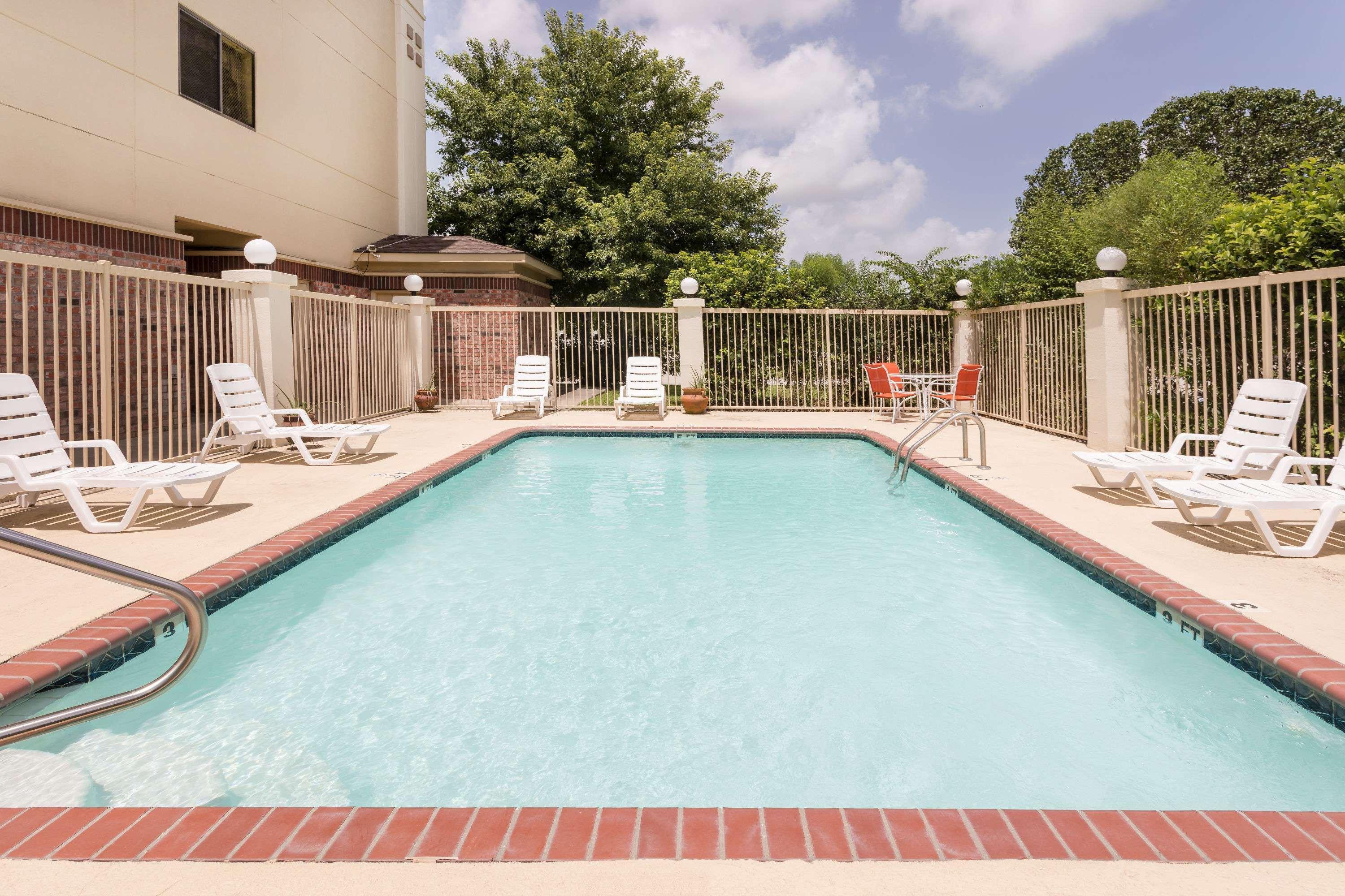 Super 8 By Wyndham Duson Lafayette West Area Motel Bagian luar foto